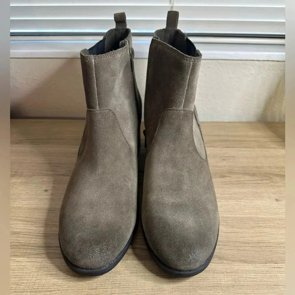 Clarks Nevella Ankle Boot Dark Taupe Suede sz 12 - Picture 2 of 5